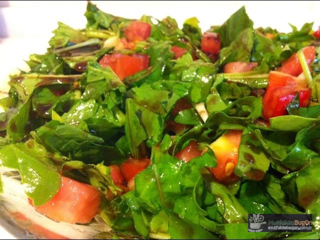 Nar Ekşili Roka Salatası