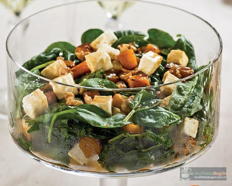 Susam Soslu Ispanak Salatası Tarifi