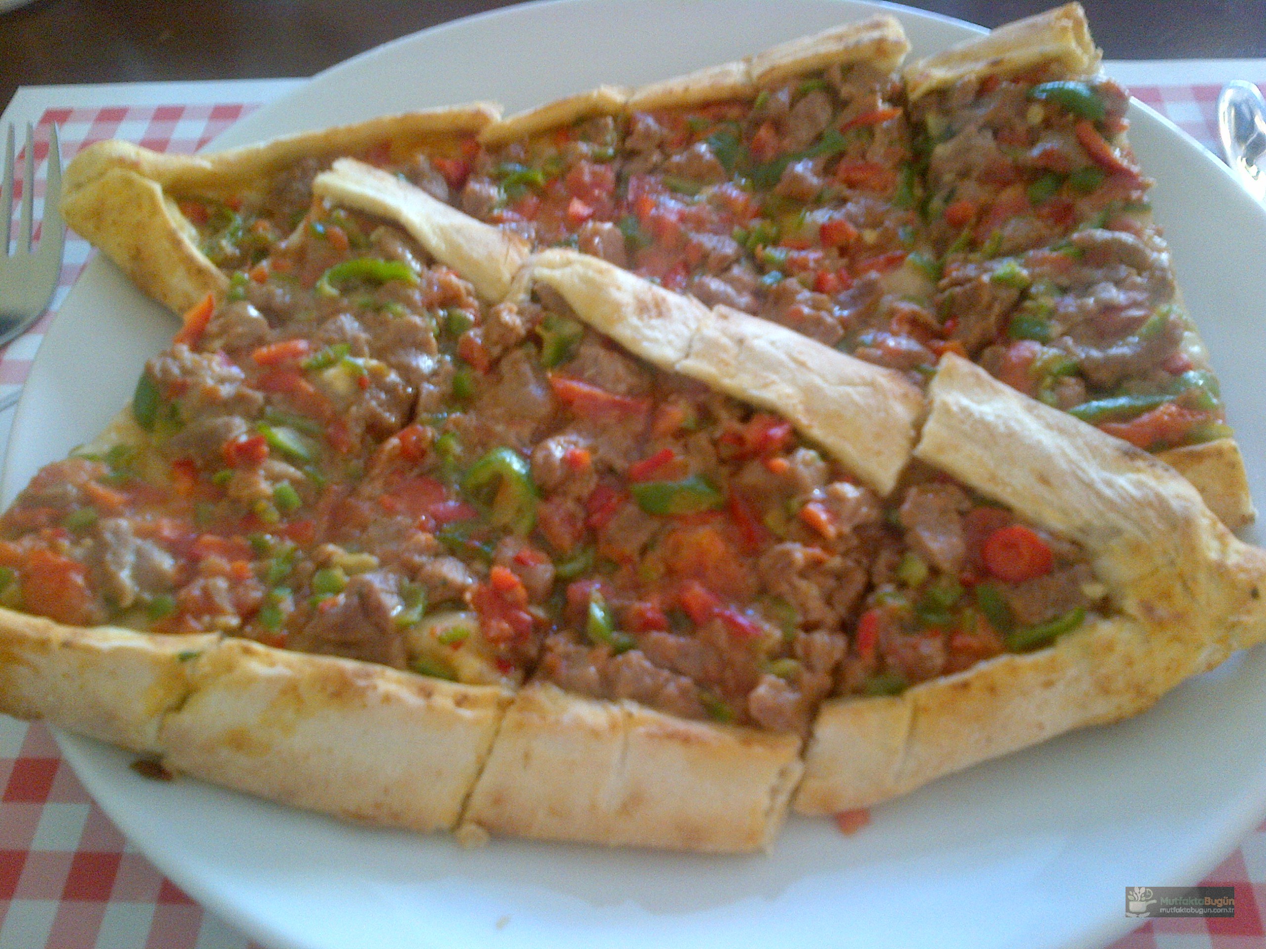 Kıymalı Kaşarlı Pide Tarifi